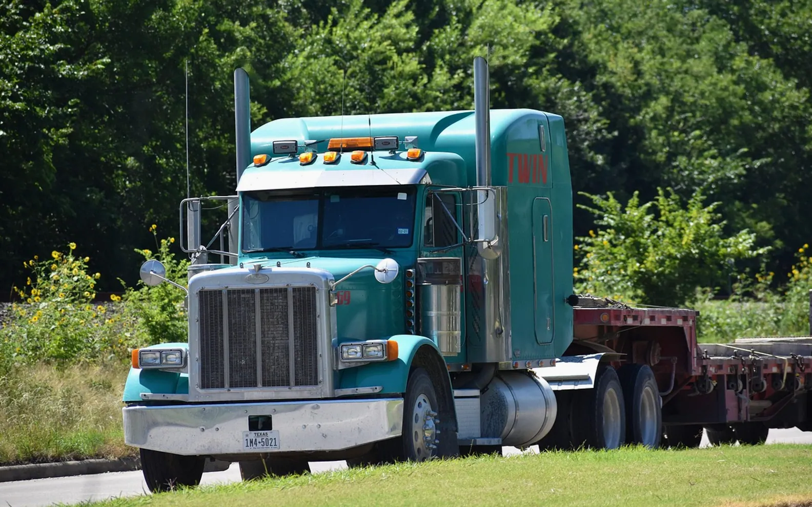 Truck, 18 wheeler and flatbed